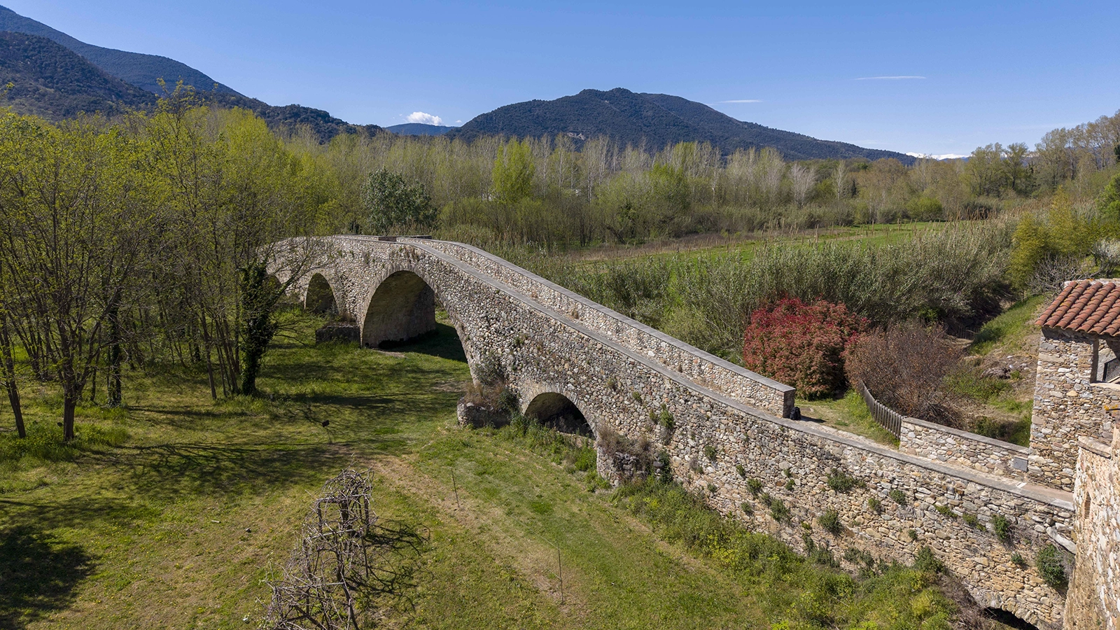 El Pont Medieval. (Sant Julià de Llor i Bonmatí)