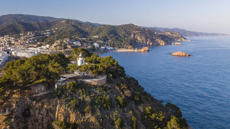 Enselva't. Far de Tossa