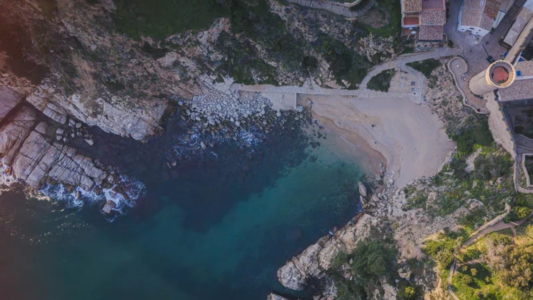 Enselva't. Platja d'Es Codolar de Tossa de Mar