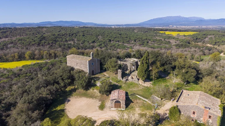 Enselva't. Sant Maurici i el Castell de la Malavella. Caldes de Malavella.