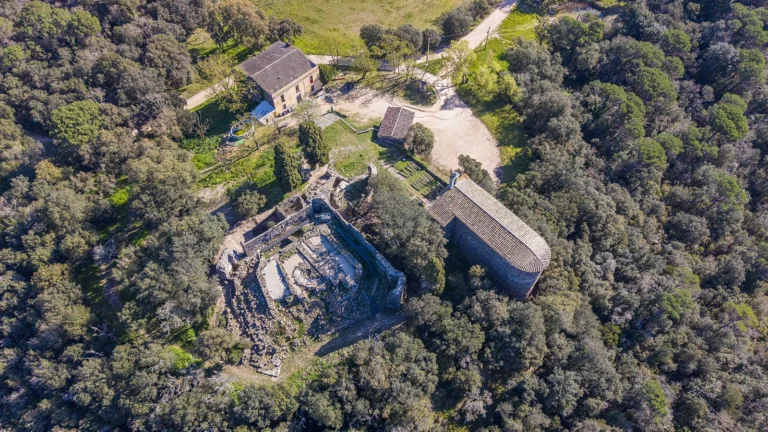 Enselva't. Sant Maurici i el Castell de la Malavella. Caldes de Malavella.