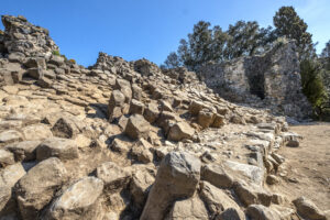 Castle and basalt outcrops