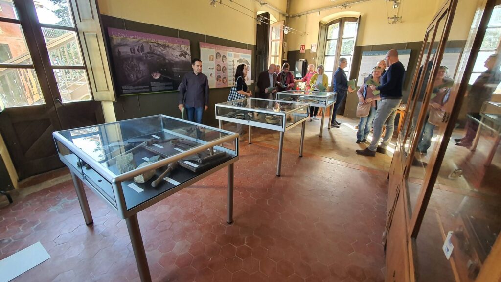 Foto: Enselva't. Centre interpretació coves del Pasteral i muntanya de Canet. La Cellera de Ter