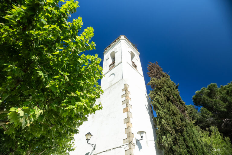 Enselva't. Foto de David Rueda. Església de Sant Esteve de Massanes.