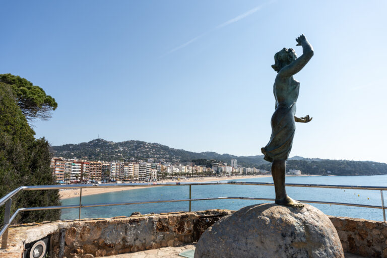 Enselva't. Monument a la dona marinera. Lloret de Mar.