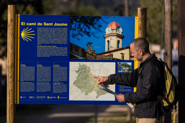 Foto: Jordi Rierola. Plafó del camí de Sant Jaume a Anglès.