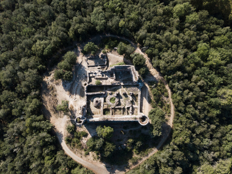 Castell de Sant Iscle/Capella de Sant Iscle i Santa Victòria