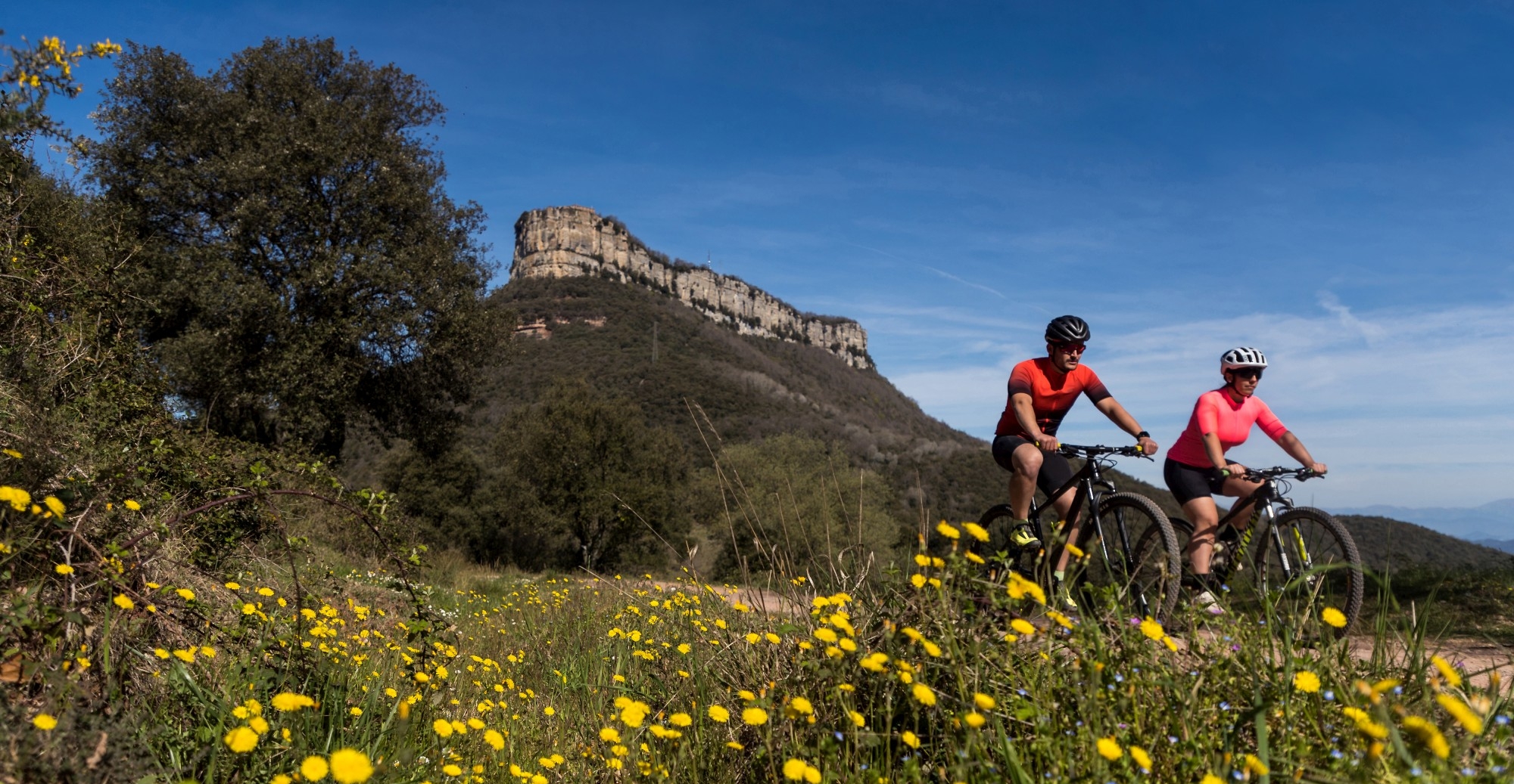 Foto: Jordi Rierola. Usuaris de BTT a Sant Martí Sacalm.