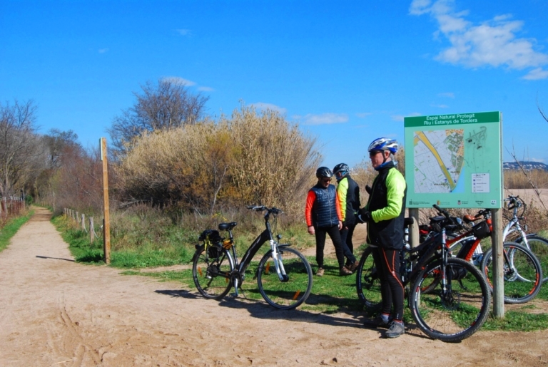 Foto: Tourdera. Usuaris ciclistes de la ruta.