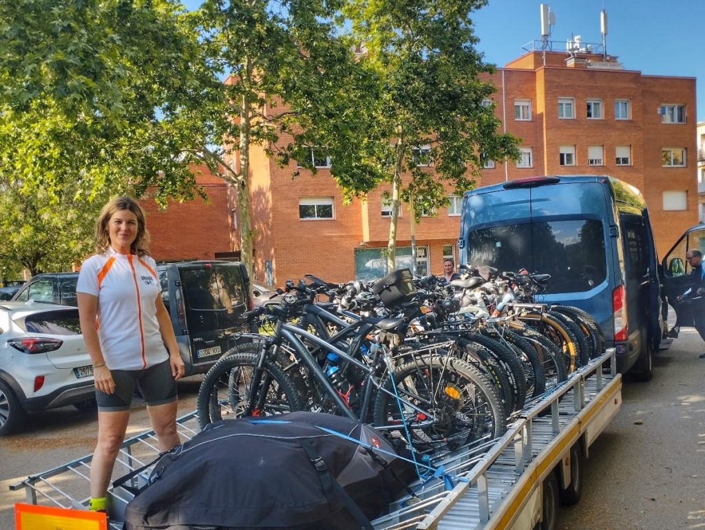 Foto: Vadebici. Organització de transfer de bicicletes.