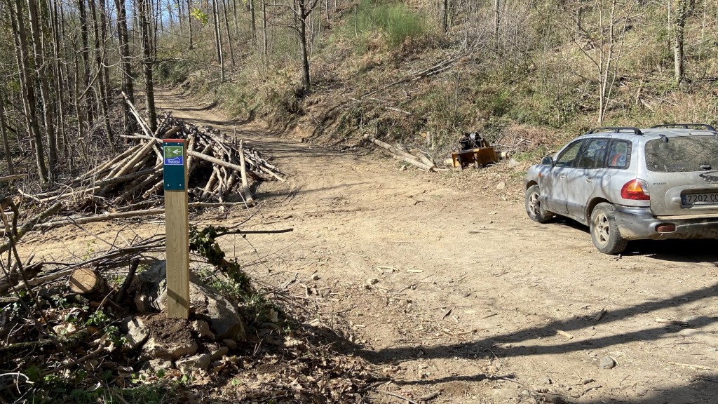 Foto: Tourdera. Actuacions de manteniment de la ruta al municipi de Montseny.