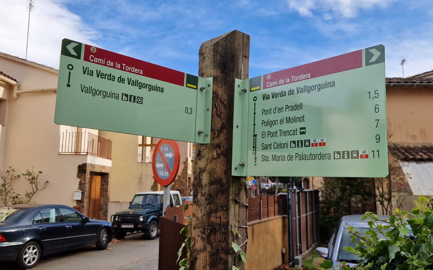 Foto: Tourdera. Actuacions de millora de la senyalització a Vallgorguina.