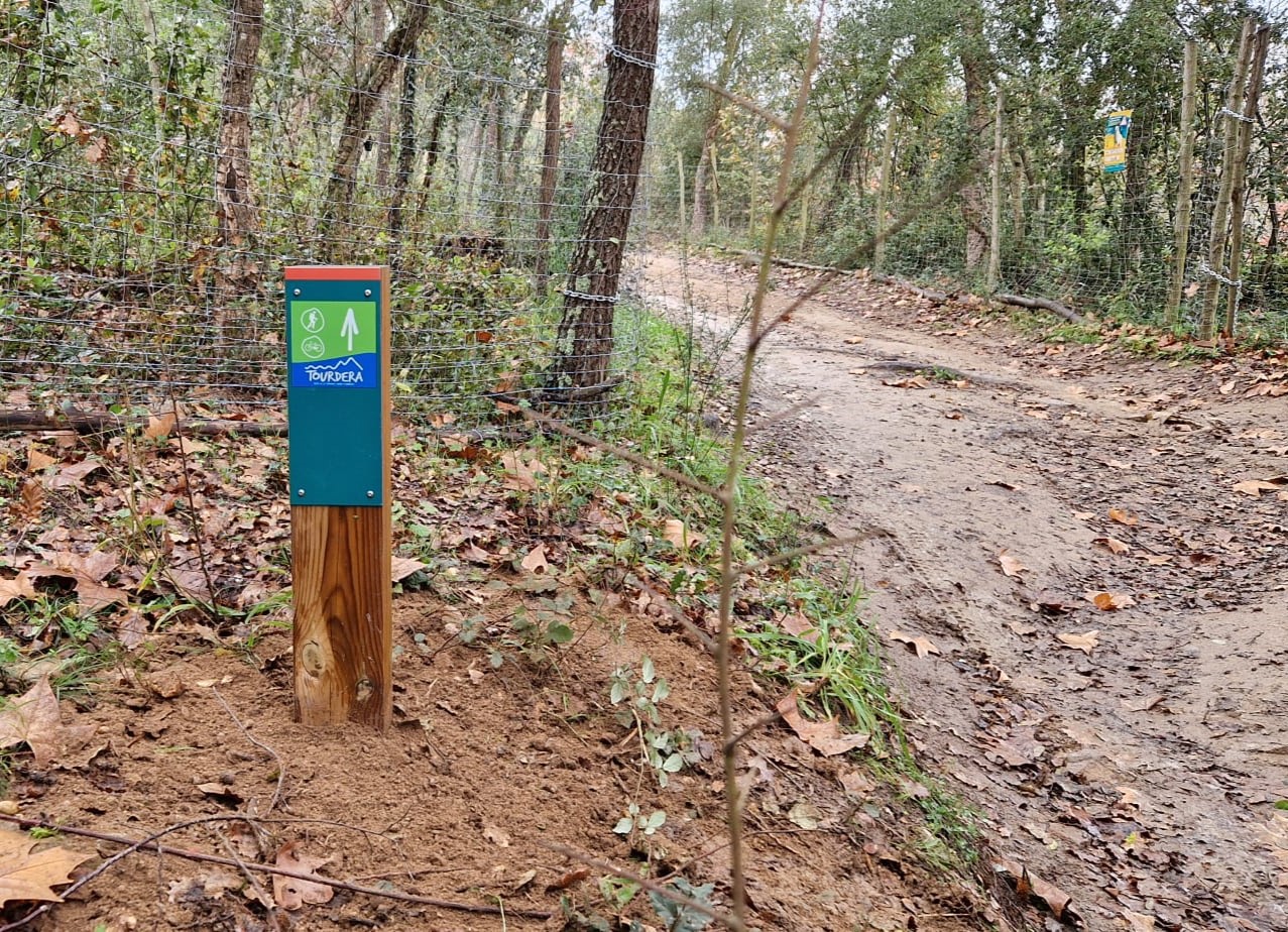 Foto: Tourdera. Actuacions de millora de la senyalització a Vallgorguina.