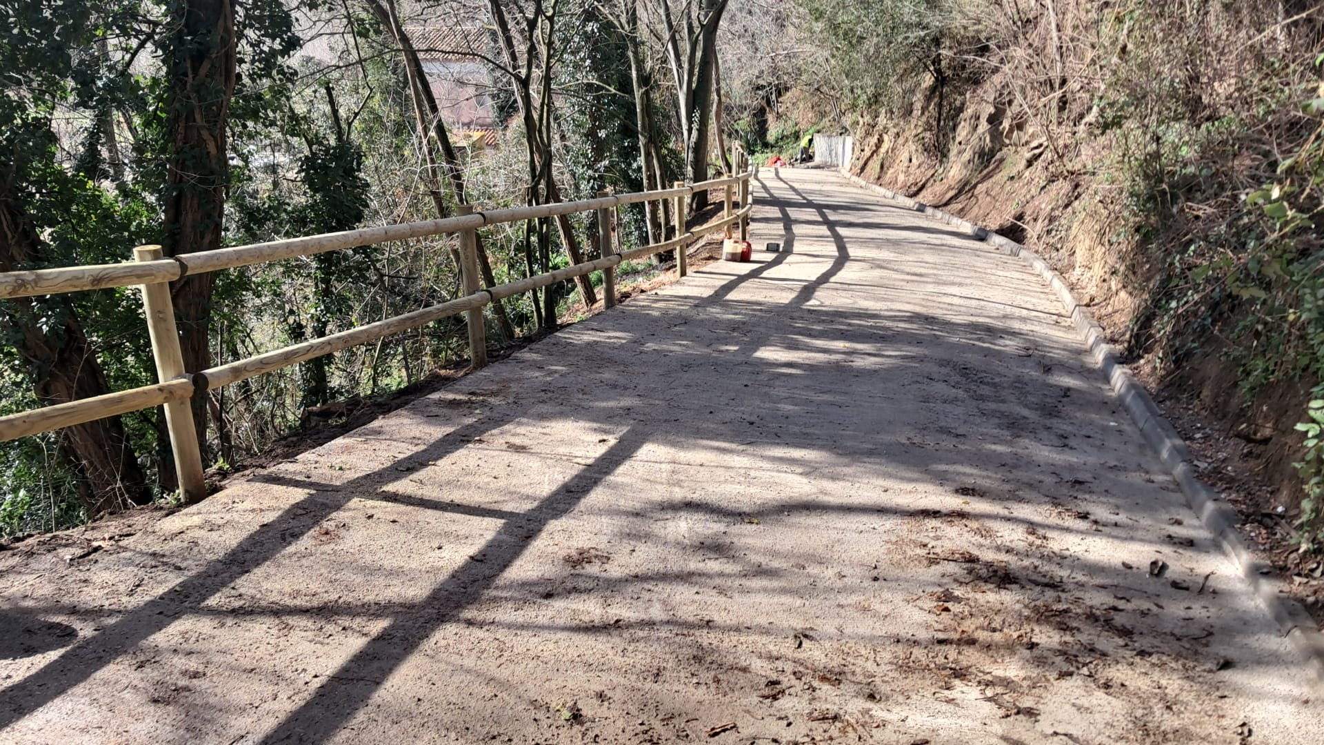 Foto: Consell Comarcal de la Selva. Millora del ferm i la seguretat al camà del Molà d'Hostalric.