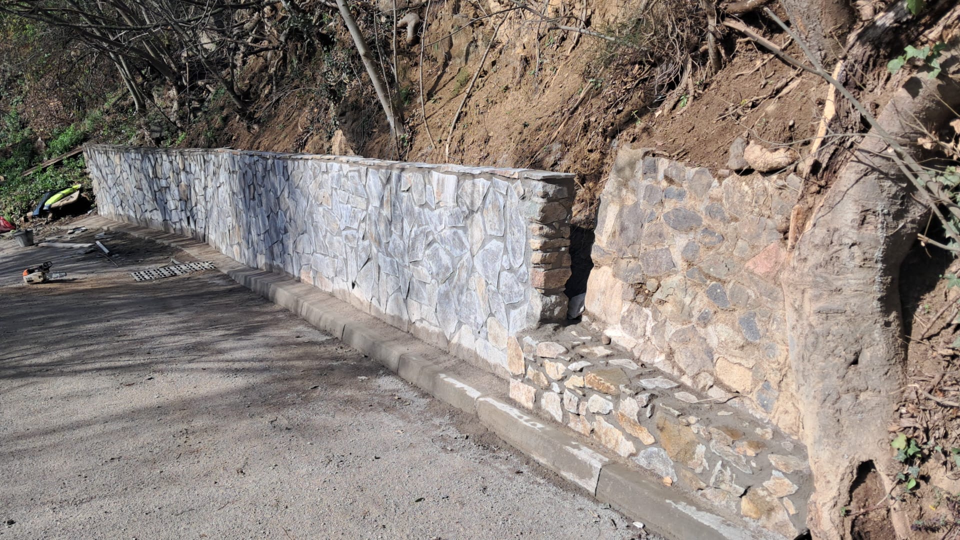 Foto: Consell Comarcal de la Selva. Millora del ferm i la seguretat al camà del Molà d'Hostalric.